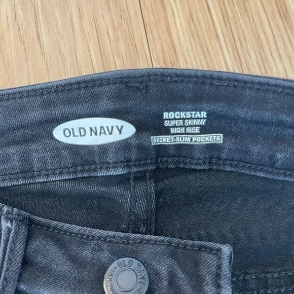 Old Navy Rockstar Skinny Jeans Ripped Knee Black Wash - Picture 7 of 9